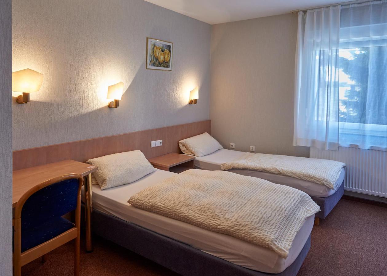 Hotel Restaurant Lindenhof Biblis Екстер'єр фото