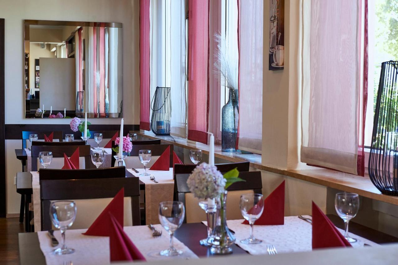 Hotel Restaurant Lindenhof Biblis Екстер'єр фото