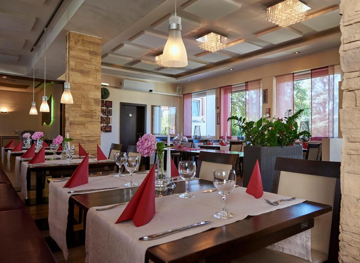 Hotel Restaurant Lindenhof Biblis Екстер'єр фото